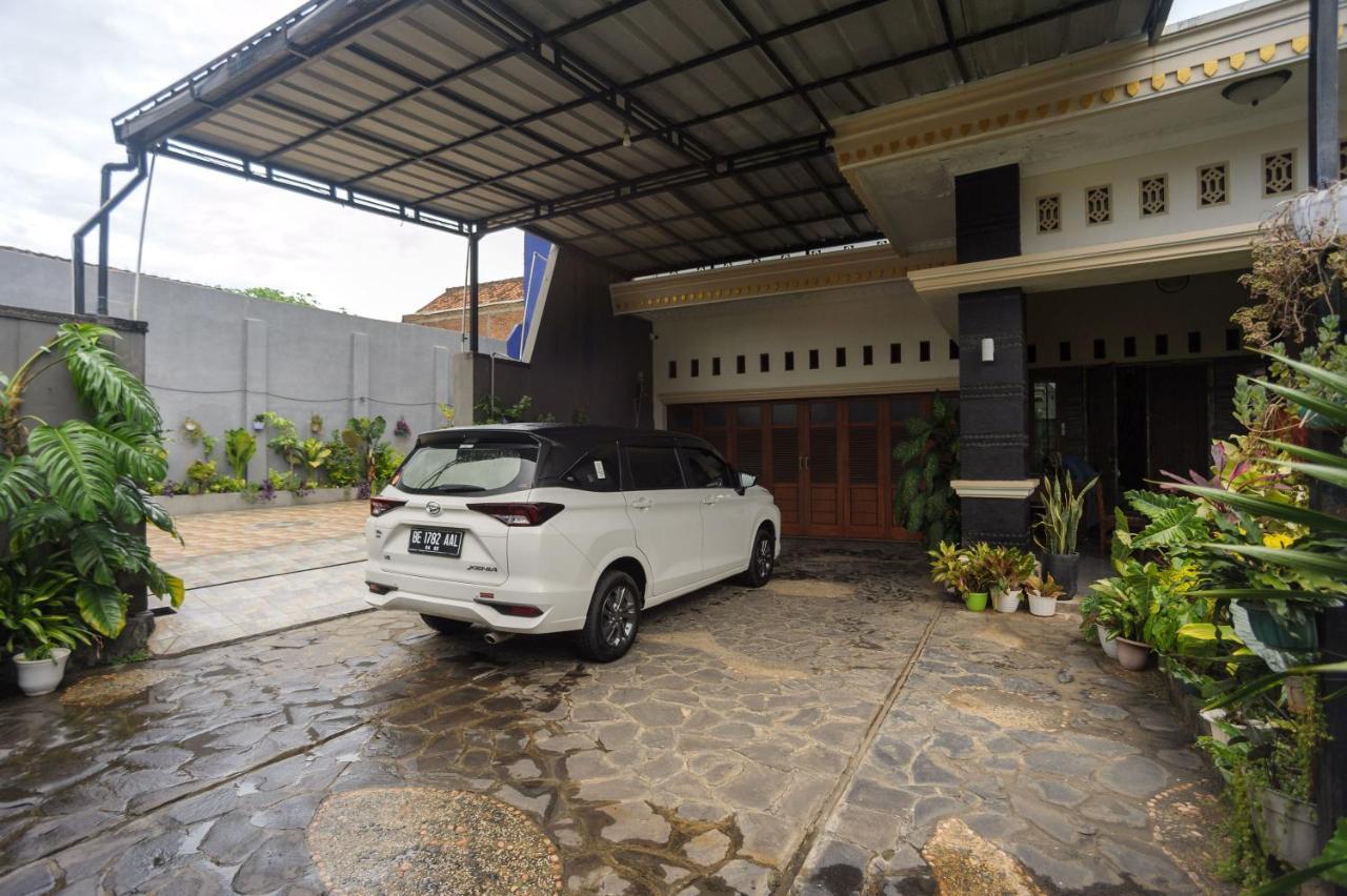 Reddoorz Syariah Near Rs Advent Bandar Lampung Hotel Exterior photo