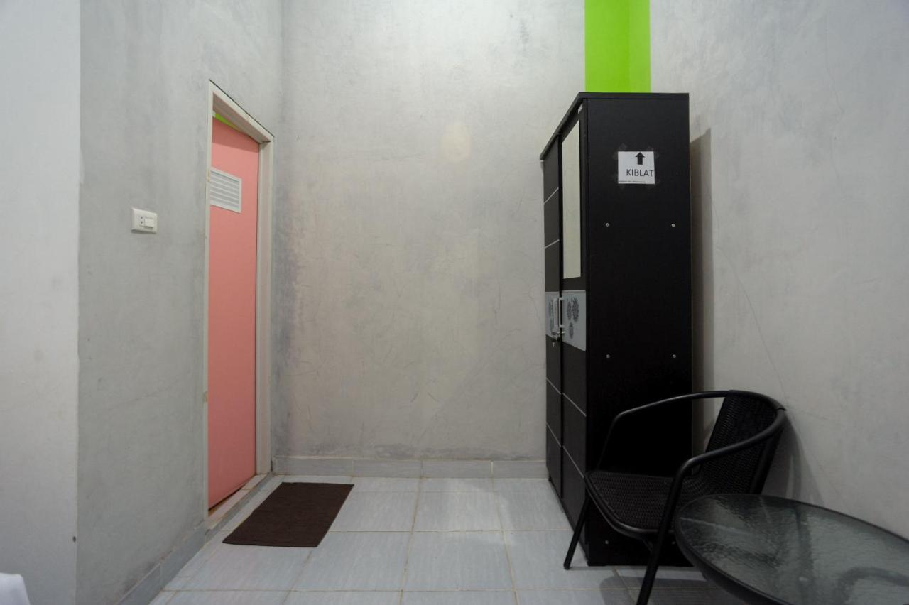 Reddoorz Syariah Near Rs Advent Bandar Lampung Hotel Exterior photo